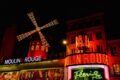 Le Luci Eterne del Moulin Rouge: Un Viaggio tra Storia e Emozione